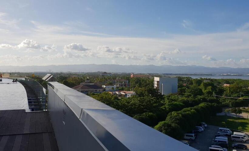 Mactan Newtown Condo With Garden And Ocean View 8newtown Blvd