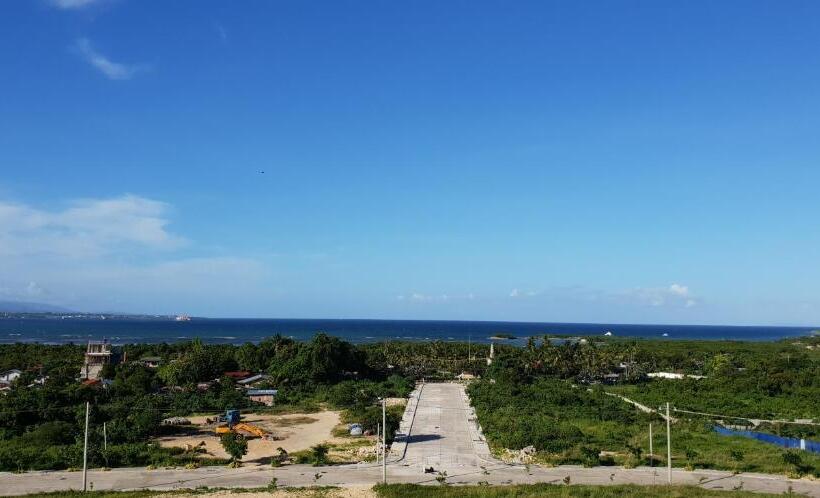 Mactan Newtown Condo With Garden And Ocean View 8newtown Blvd