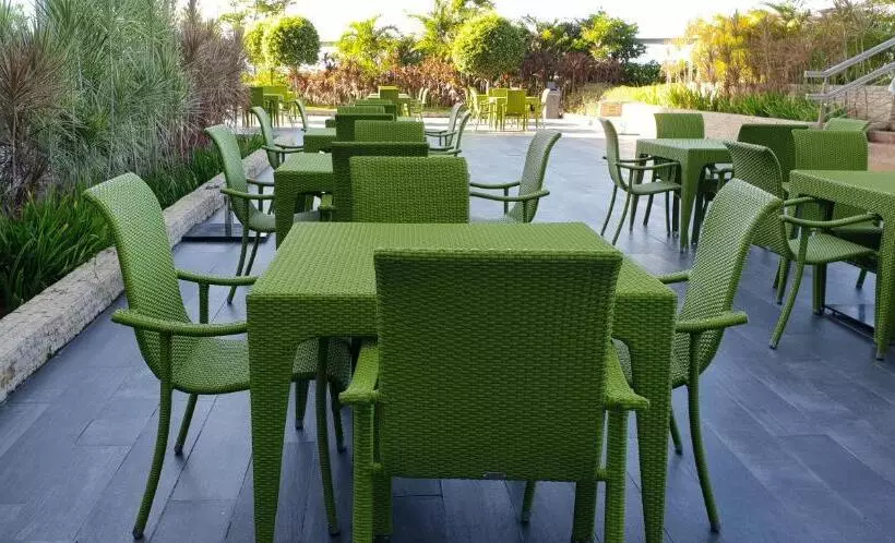 Mactan Newtown Condo With Garden And Ocean View 8newtown Blvd