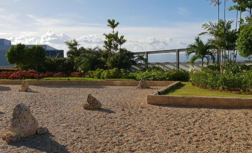 Mactan Newtown Condo With Garden And Ocean View 8newtown Blvd