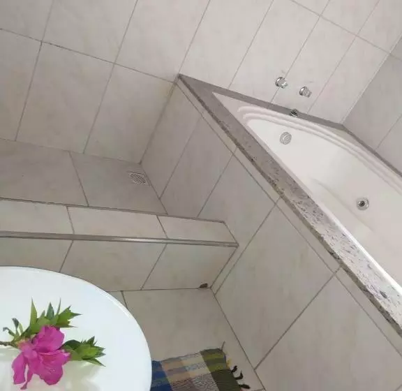 Majatalo Chalé Nativo R Júlio Miranda Nº 06