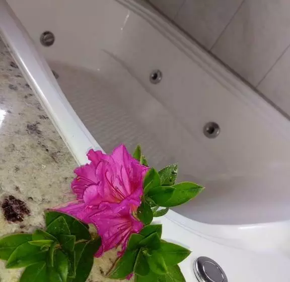 Majatalo Chalé Nativo R Júlio Miranda Nº 06