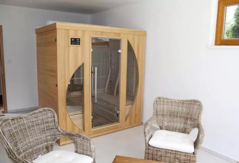 Majatalo Vila Apalucha49 čeladná   12 Osob