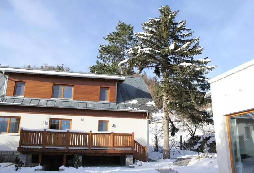 Majatalo Vila Apalucha49 čeladná   12 Osob