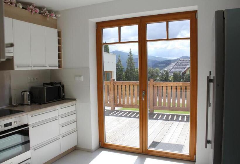 Pensión Vila Apalucha49 čeladná   12 Osob