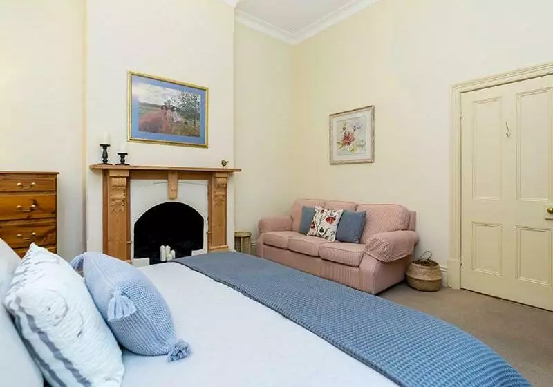 Aamiaismajoitus (B&B) Pembury Cottage