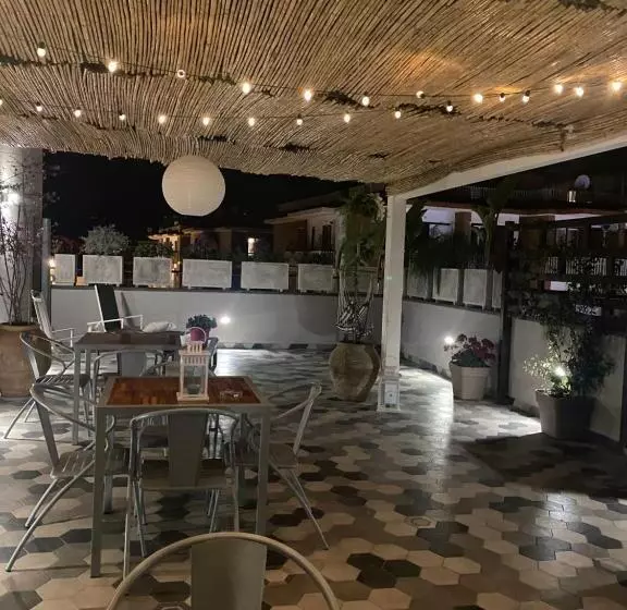 تختخواب و صبحانه Pompei Terafi Home