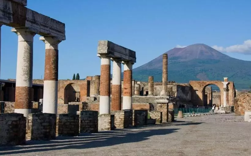 تختخواب و صبحانه Pompei Terafi Home