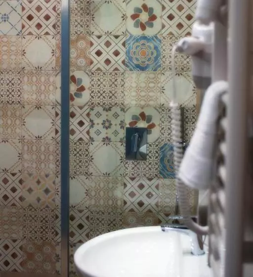 تختخواب و صبحانه Pompei Terafi Home
