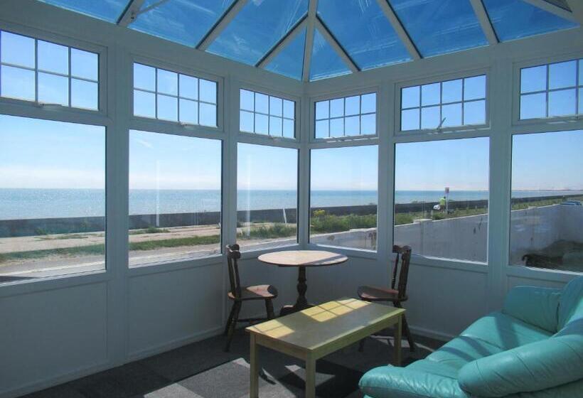 فندق Foreshore House