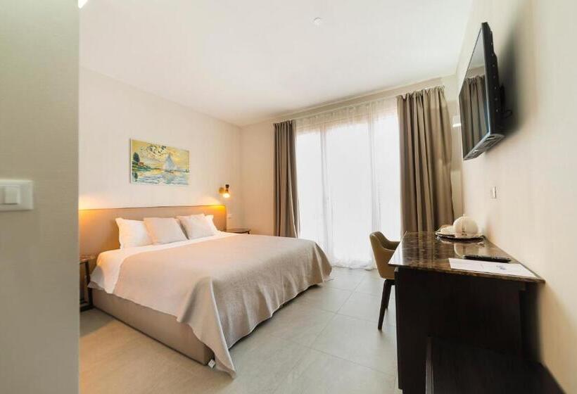 פנסיון Garda Room