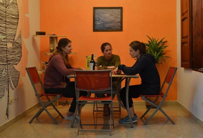 פנסיון Hostal Naty Luna