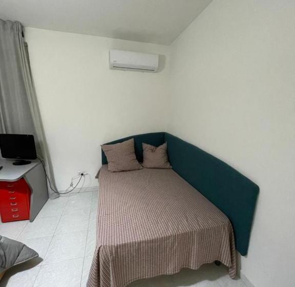 پانسیون Merola Sisters Holiday Home