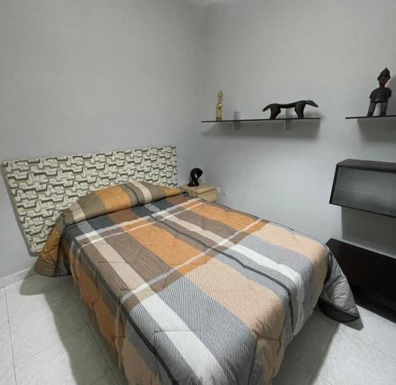 پانسیون Merola Sisters Holiday Home