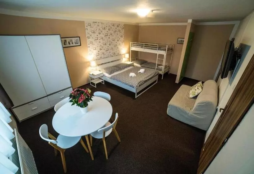 Majatalo Penzion Garden