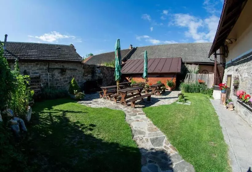 Majatalo Penzion Kamenný Dvůr