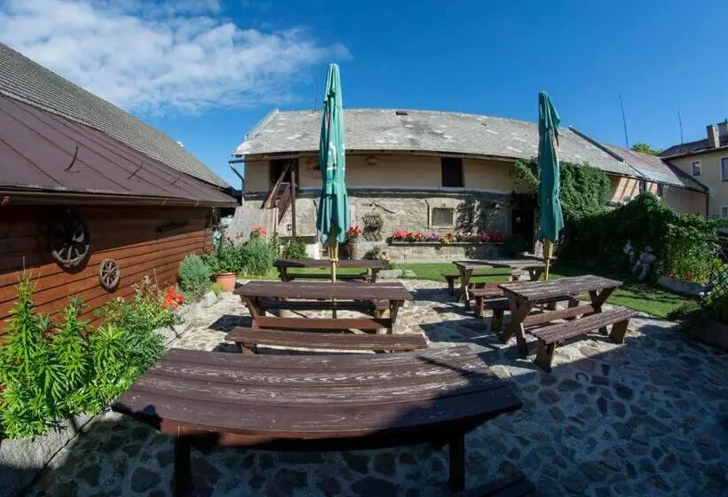 Majatalo Penzion Kamenný Dvůr