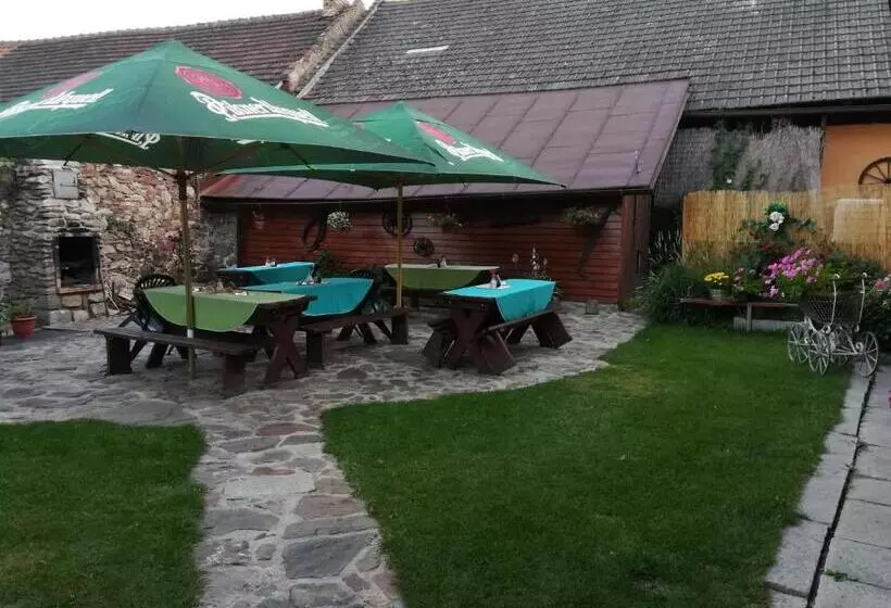 Majatalo Penzion Kamenný Dvůr