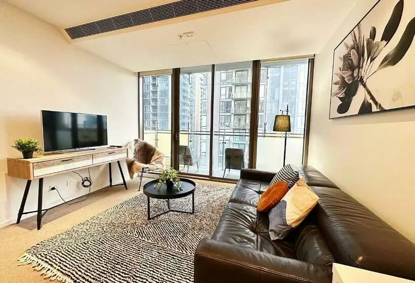 Southbank Stylish Epic Residences Near Crown Casino With Pool & Gym