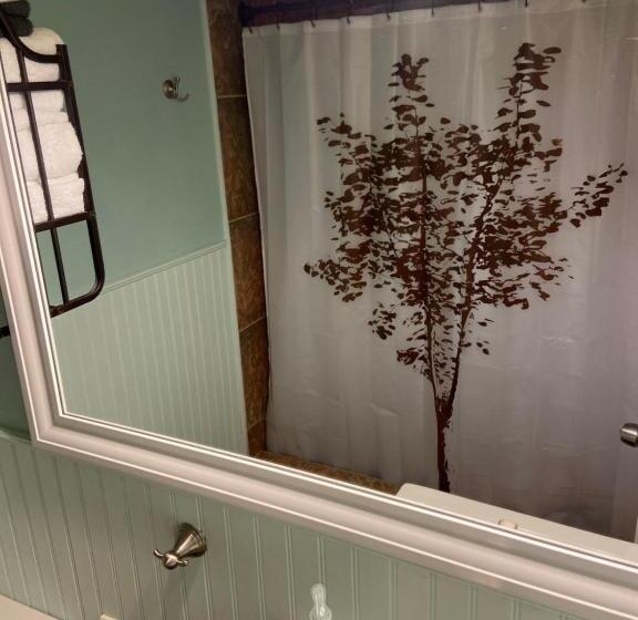 The Victorian Condo/