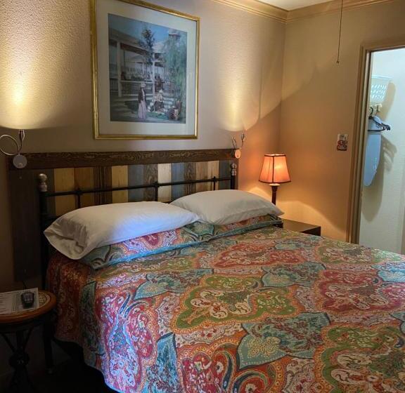 The Victorian Condo/