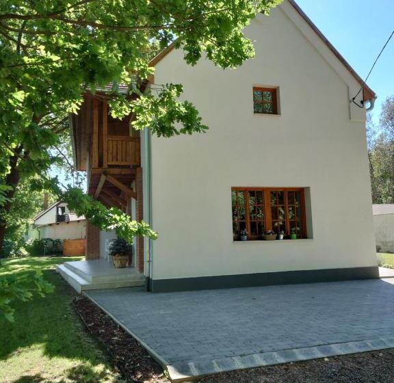 Tiszára Néző Heverésző   Lounger Overlooking The Tisza River
