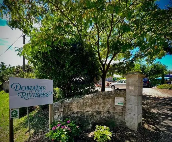 ベッドアンドブレックファースト Domaine Des Deux Rivieres