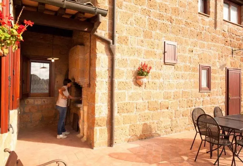 ホテル Agriturismo Cerqueto