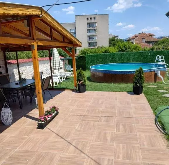 ペンション къща карби