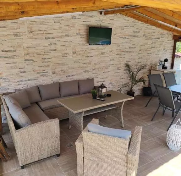 ペンション къща карби