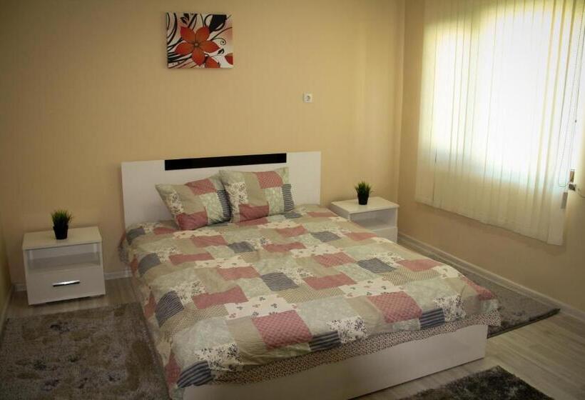 Pensão къща карби