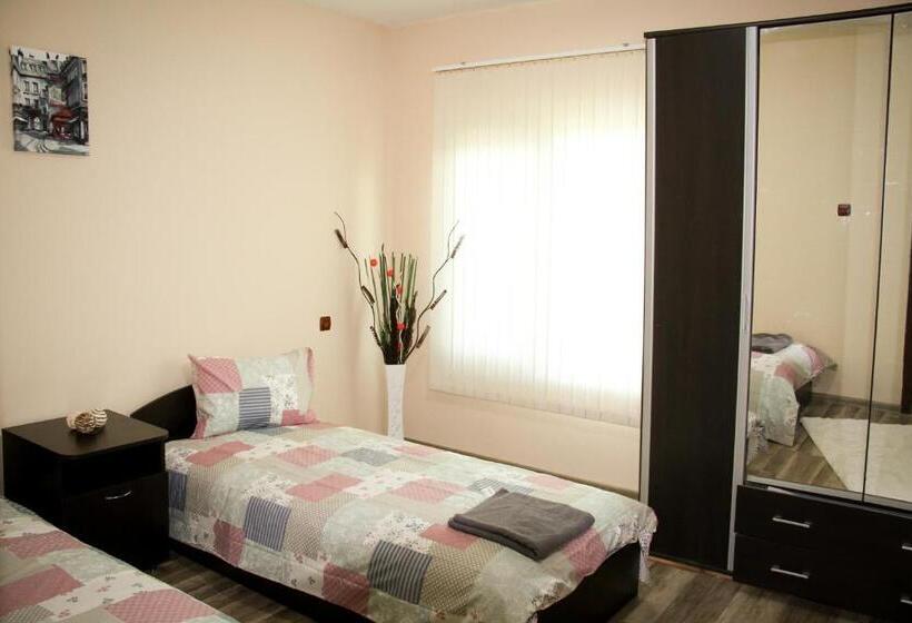 Pensão къща карби