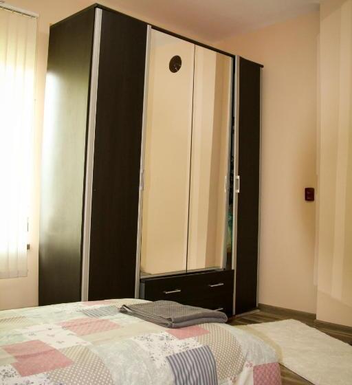 Pensão къща карби