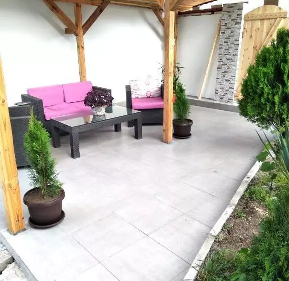 ペンション къща карби