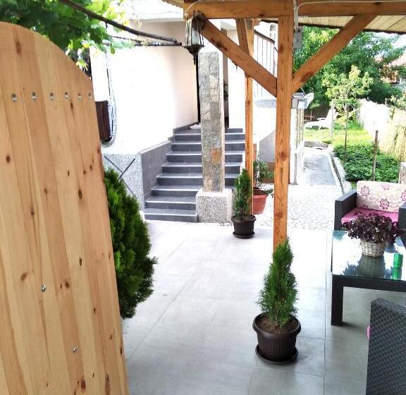 Pensão къща карби