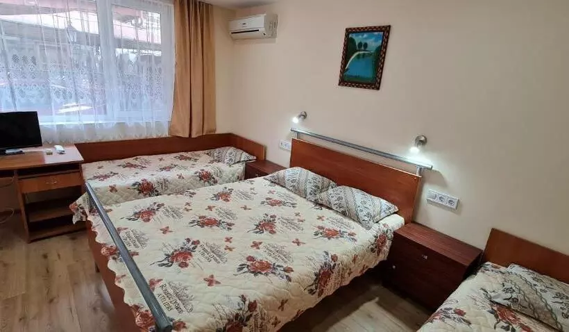 ペンション Fema Guest House