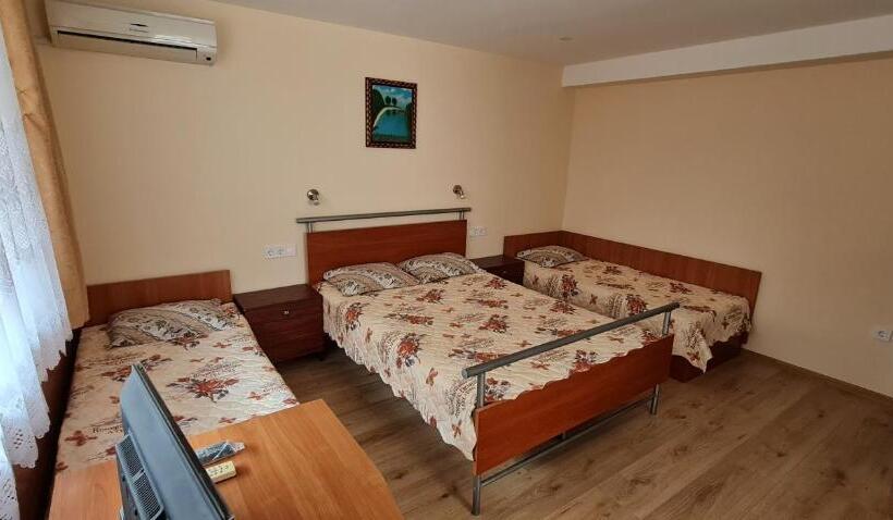 پانسیون Fema Guest House