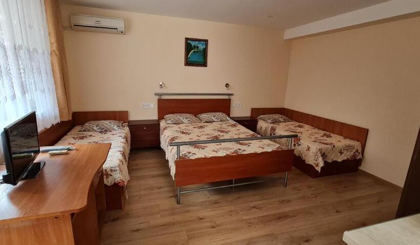 پانسیون Fema Guest House