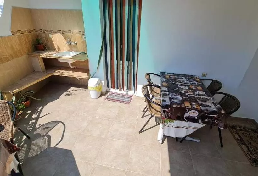 ペンション Fema Guest House