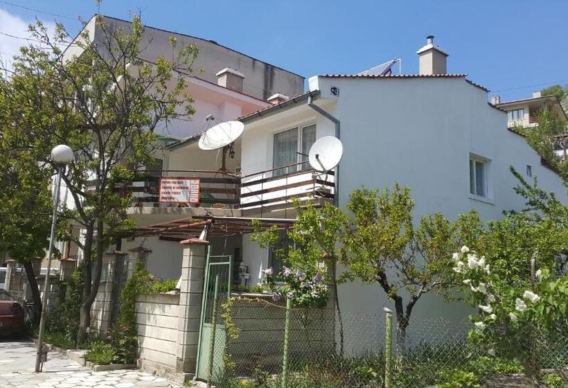 پانسیون Fema Guest House