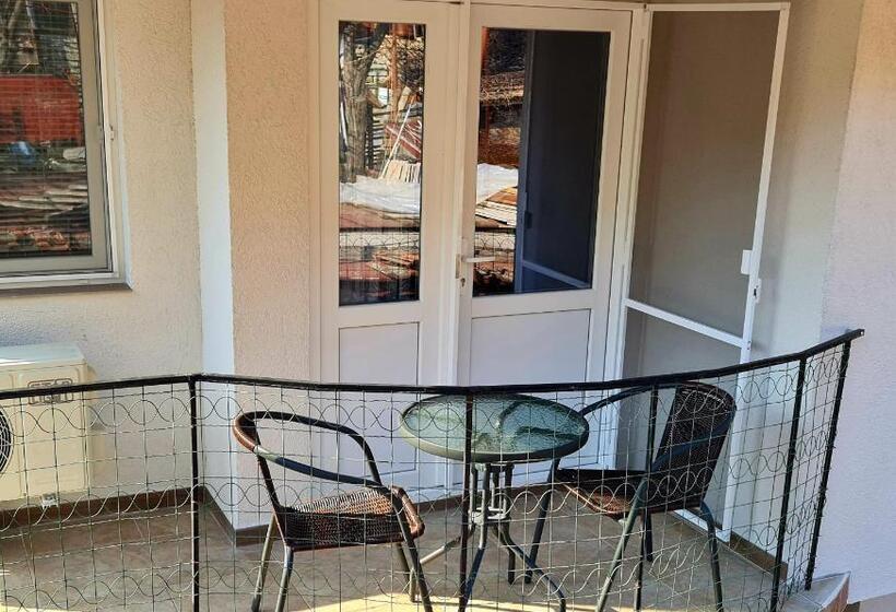 پانسیون Fema Guest House