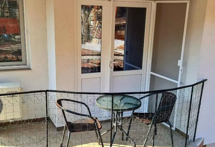 ペンション Fema Guest House