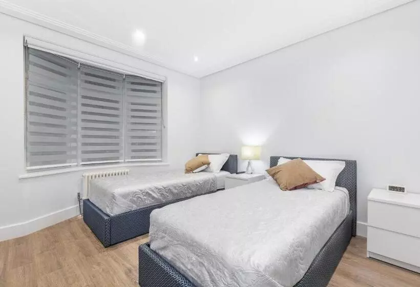 Majatalo Goldbeaters House