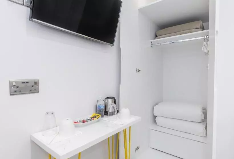 Majatalo Goldbeaters House