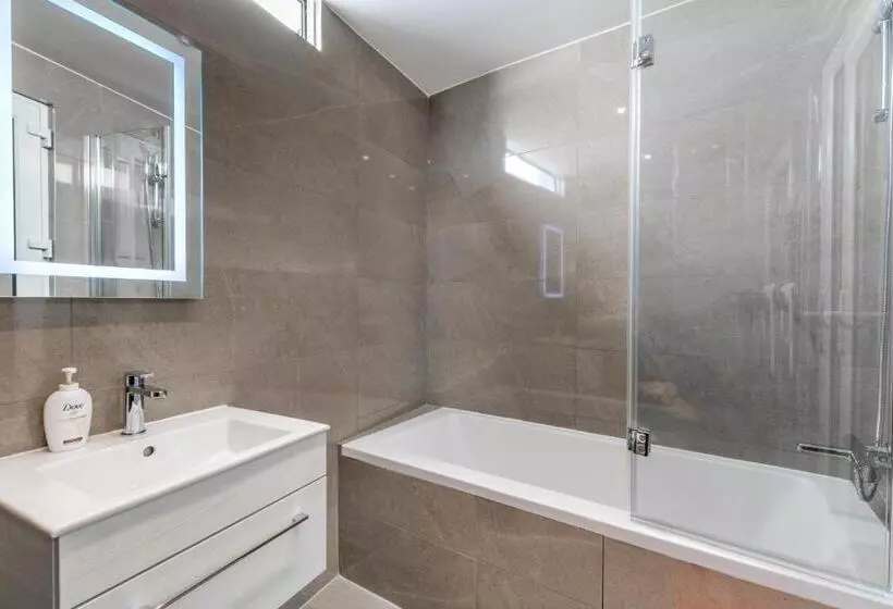 Majatalo Goldbeaters House