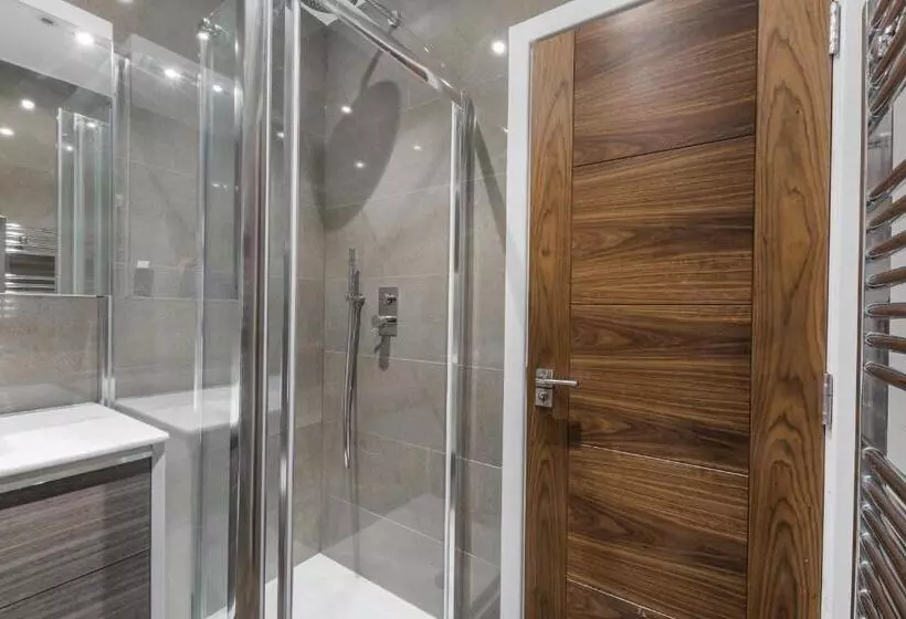 Majatalo Goldbeaters House