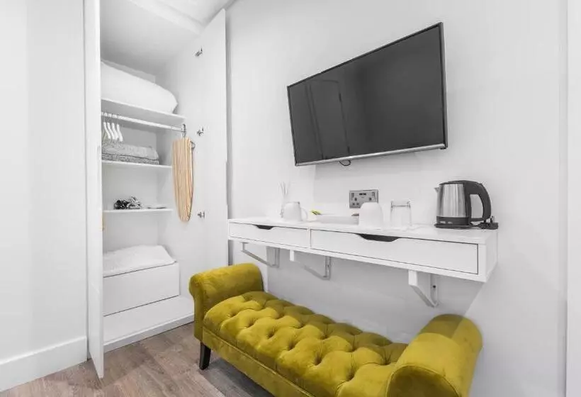 Majatalo Goldbeaters House