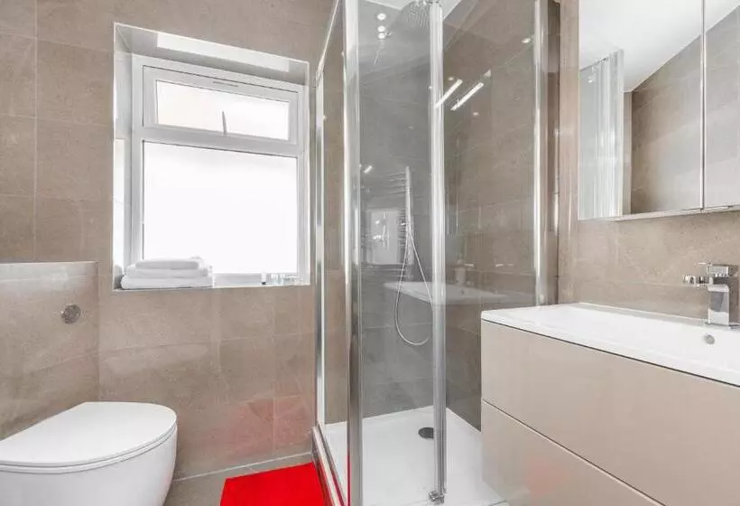 Majatalo Goldbeaters House