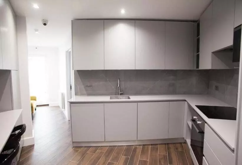 Majatalo Goldbeaters House