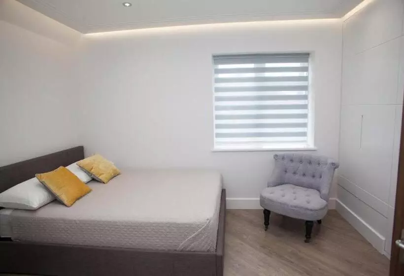 Majatalo Goldbeaters House